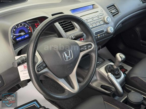HATASIZ-HONDA-CIVIC-1.6İVTECH-69BİN KM-PREMIUM-TR DE TEK-