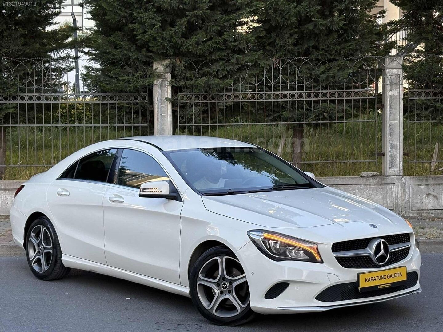 Galeriden Mercedes - Benz CLA 180 D Comfort 2017 Model İstanbul 255.000 km Beyaz 3