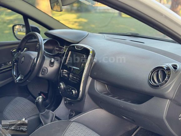 ŞENTÜRK'TEN 2014 MODEL KAZASIZ 1.2 BENZİNLİ RENAULT CLİO