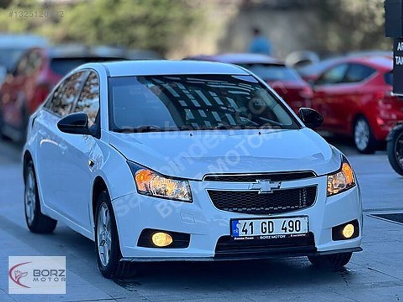 Galeriden Chevrolet Cruze 1.6 LS Plus 2011 Model İstanbul 318.000 km Beyaz