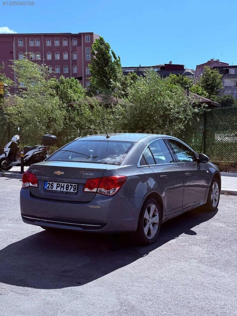 Galeriden Chevrolet Cruze 1.6 LT 2011 Model İstanbul 204.000 km Füme 3