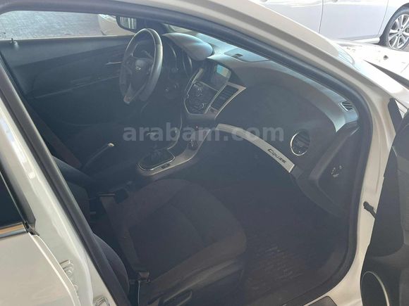 1.6 CHEVROLET CRUZE