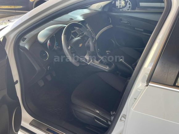 1.6 CHEVROLET CRUZE