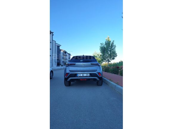 Sahibinden en dolusu Opel Mokka 1.2 T Ultimate 2023 Model  27.000 km bold pack  Gri (Gümüş)