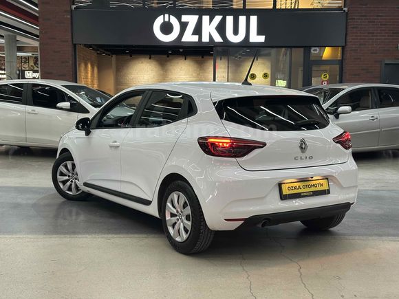 ÖZKUL OTOMOTİV’DEN 2022 RENAULT CLİO 1.0 TCE 90 HP JOY 30.000 KM OTOMATİK VİTES 
