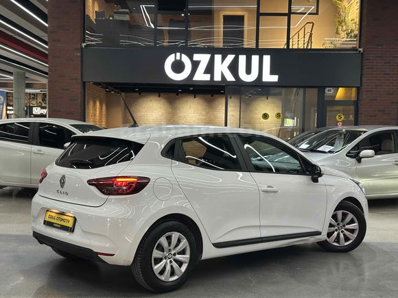 ÖZKUL OTOMOTİV’DEN 2022 RENAULT CLİO 1.0 TCE 90 HP JOY 30.000 KM OTOMATİK VİTES 