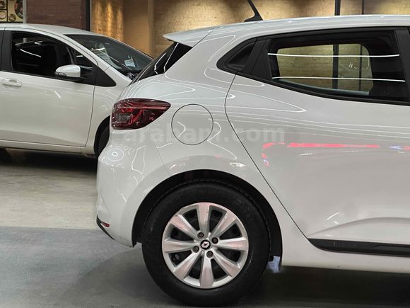 ÖZKUL OTOMOTİV’DEN 2022 RENAULT CLİO 1.0 TCE 90 HP JOY 30.000 KM OTOMATİK VİTES 