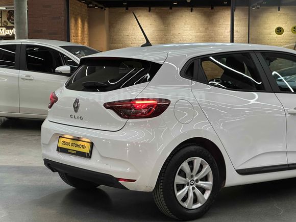 ÖZKUL OTOMOTİV’DEN 2022 RENAULT CLİO 1.0 TCE 90 HP JOY 30.000 KM OTOMATİK VİTES 