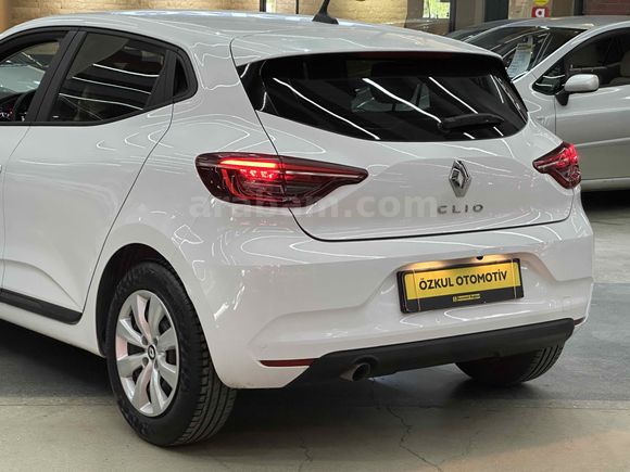 ÖZKUL OTOMOTİV’DEN 2022 RENAULT CLİO 1.0 TCE 90 HP JOY 30.000 KM OTOMATİK VİTES 