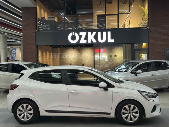 ÖZKUL OTOMOTİV’DEN 2022 RENAULT CLİO 1.0 TCE 90 HP JOY 30.000 KM OTOMATİK VİTES 