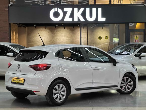 ÖZKUL OTOMOTİV’DEN 2022 RENAULT CLİO 1.0 TCE 90 HP JOY 30.000 KM OTOMATİK VİTES 