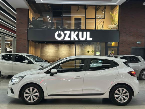 ÖZKUL OTOMOTİV’DEN 2022 RENAULT CLİO 1.0 TCE 90 HP JOY 30.000 KM OTOMATİK VİTES 
