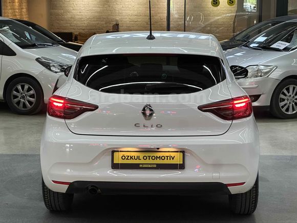 ÖZKUL OTOMOTİV’DEN 2022 RENAULT CLİO 1.0 TCE 90 HP JOY 30.000 KM OTOMATİK VİTES 