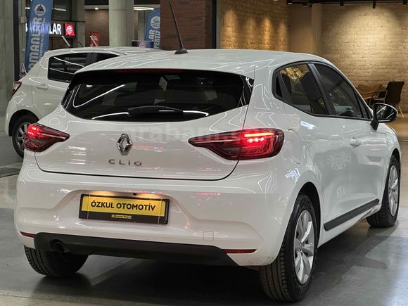 ÖZKUL OTOMOTİV’DEN 2022 RENAULT CLİO 1.0 TCE 90 HP JOY 30.000 KM OTOMATİK VİTES 