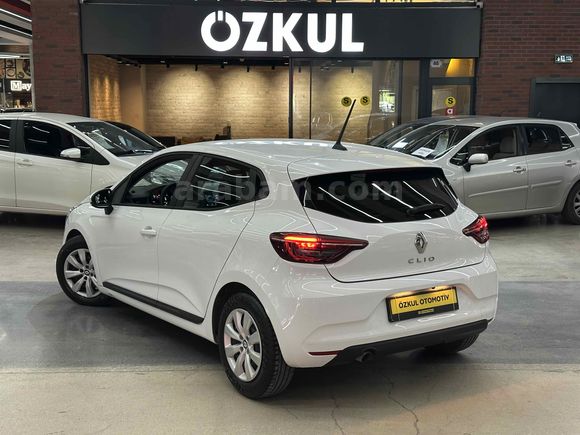 ÖZKUL OTOMOTİV’DEN 2022 RENAULT CLİO 1.0 TCE 90 HP JOY 30.000 KM OTOMATİK VİTES 
