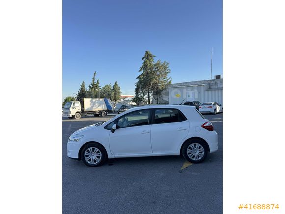 TOYATA AURİS 2011 MODEL 1.33 BENZİN LPG