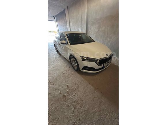 Arabam garaj arabasıdır içinde sigara bile  içilmemiş  daha  fabrika kokusu üzerinde    17 can’t kayar led  carplayer var   Hatasız poyasız tramersiz