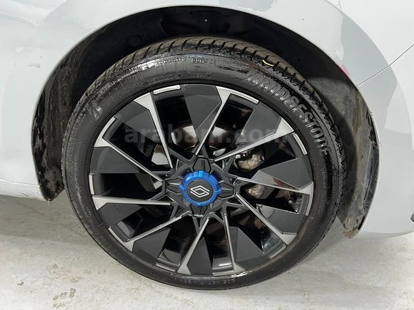 HEDEF RENAULT PLAZA'DAN 2024 CLİO TECHNO ESPRİT ALPİNE XTRONİC