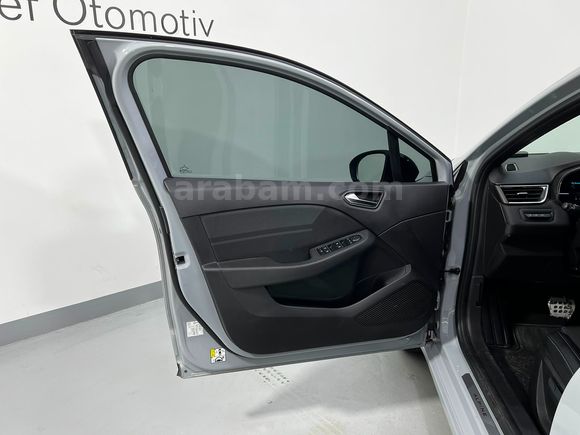 HEDEF RENAULT PLAZA'DAN 2024 CLİO TECHNO ESPRİT ALPİNE XTRONİC
