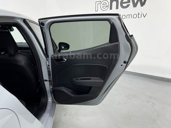 HEDEF RENAULT PLAZA'DAN 2024 CLİO TECHNO ESPRİT ALPİNE XTRONİC