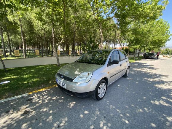 Sahibinden Ford Fiesta 1.4 TDCi Comfort 2003 Model  213.000 km Gri (Gümüş)