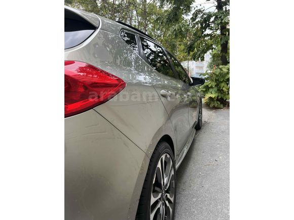 Sahibinden Kia Ceed 1.6 CRDi Premium 2013 Model  177.000 km Şampanya