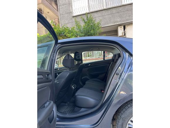 Sahibinden Renault Megane 1.3 TCe Touch 2023 Model 