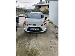 Sahibinden Ford Fiesta 1.4 Titanium X 2012 Model  
Otomatik vites araçla takas değerlendirilir 