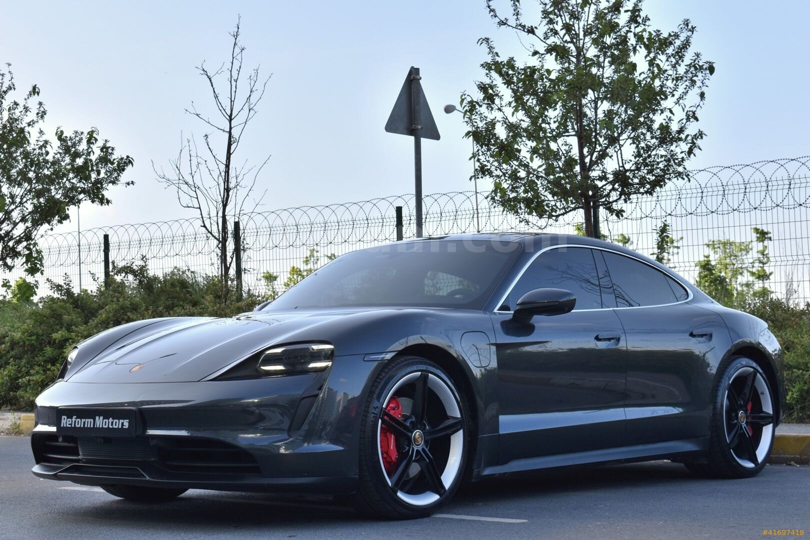 Galeriden Porsche Taycan Elektrik 4S Performance Plus 2020 Model İstanbul 90.000 km Füme 3
