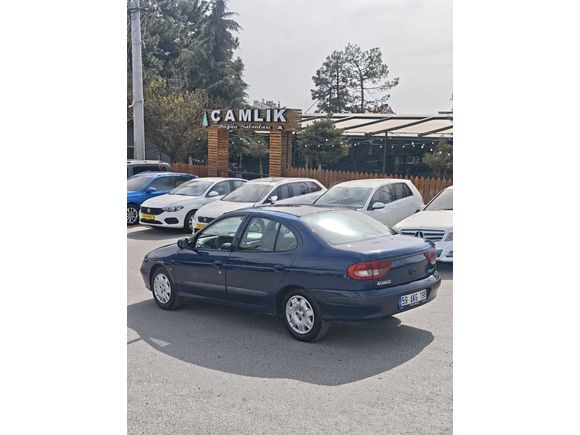 TAŞÇIOĞLU OTOMOTİVDEN CAM GİBİ MEGANE