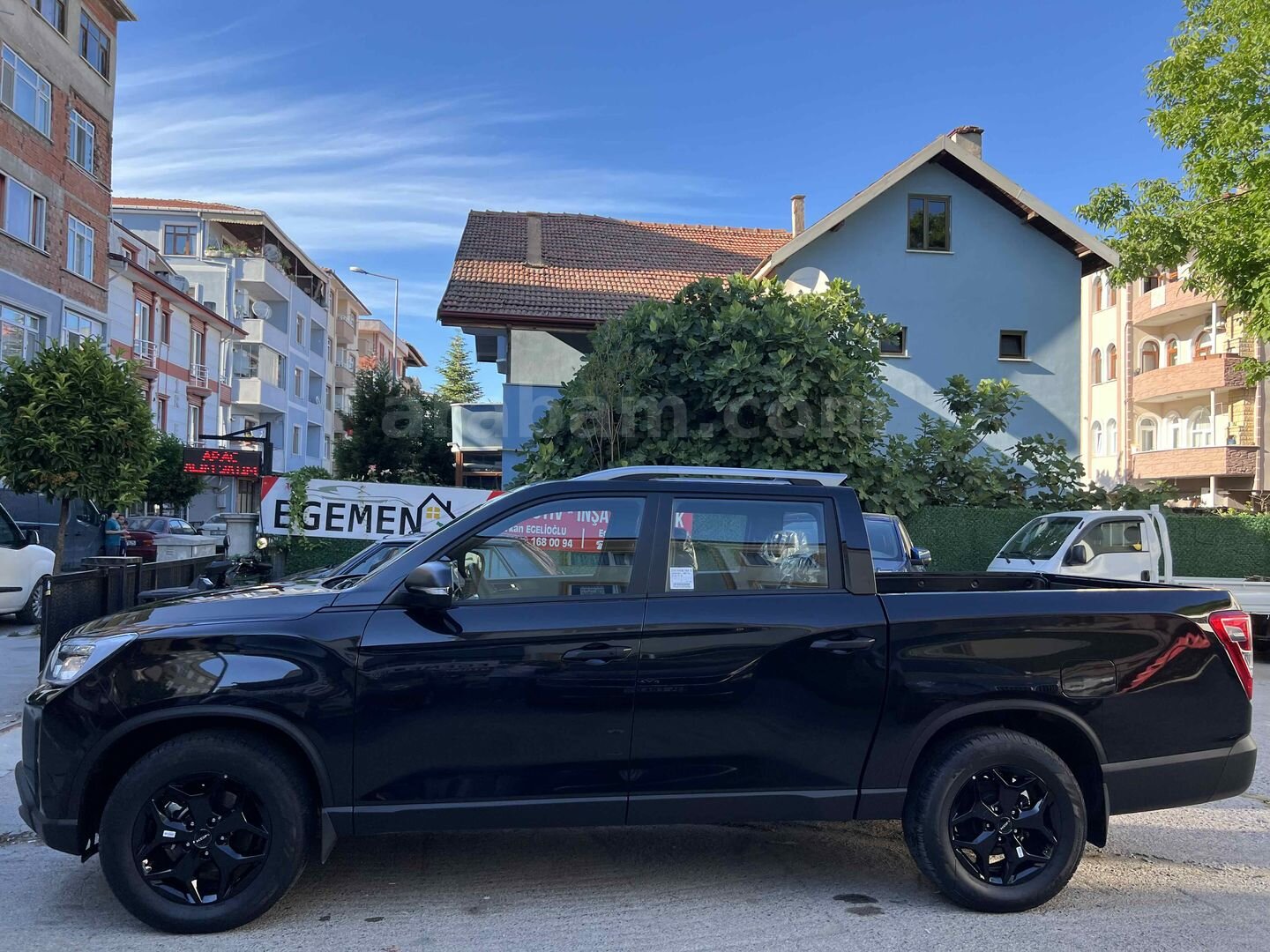 Galeriden KGM SsangYong Musso Grand 2.2 D Platinum Plus 2026 Model Sakarya 6.001 km Siyah 3
