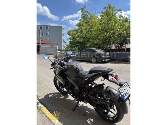 Bajaj Pulsar RS 200