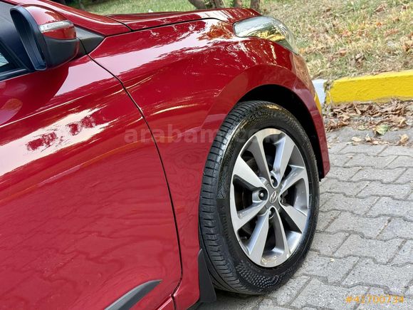 * 2017 / HYUNDAI / i20 / ELITE SMART / CAM TAVAN / HATASIZ