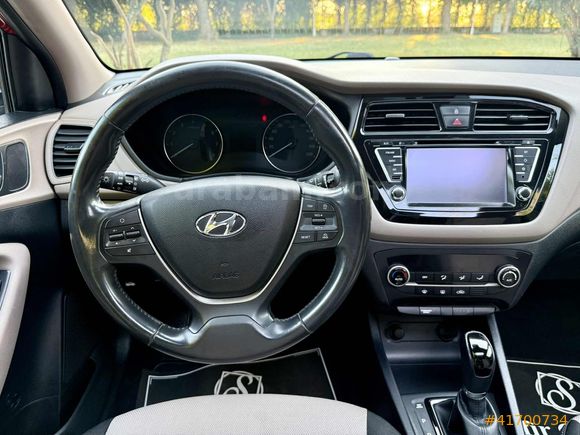 * 2017 / HYUNDAI / i20 / ELITE SMART / CAM TAVAN / HATASIZ