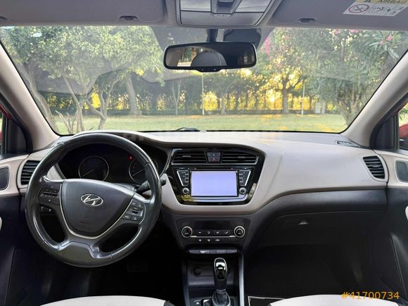 * 2017 / HYUNDAI / i20 / ELITE SMART / CAM TAVAN / HATASIZ