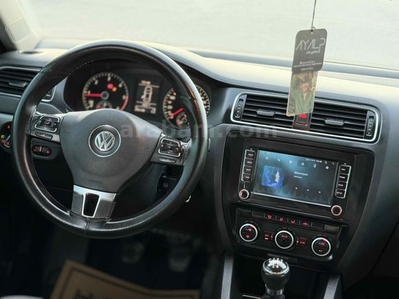 Volkswagen Jetta 1.6 TDi Highline 2012  Hatasız