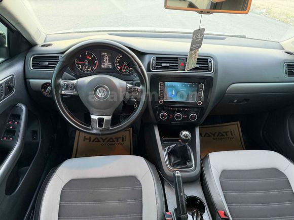 Volkswagen Jetta 1.6 TDi Highline 2012  Hatasız