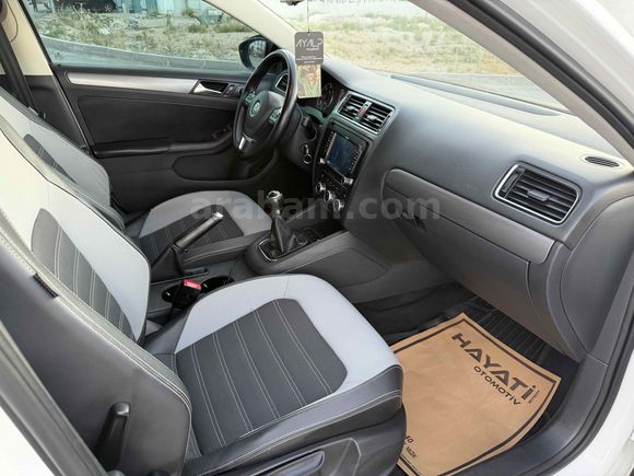 Volkswagen Jetta 1.6 TDi Highline 2012  Hatasız