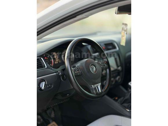 Volkswagen Jetta 1.6 TDi Highline 2012  Hatasız