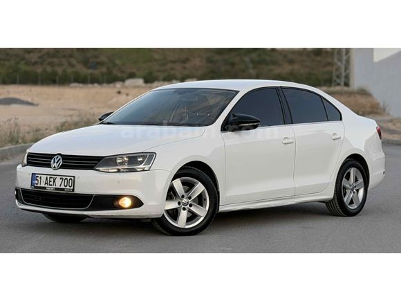 Volkswagen Jetta 1.6 TDi Highline 2012  Hatasız