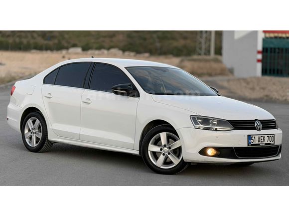 Volkswagen Jetta 1.6 TDi Highline 2012  Hatasız
