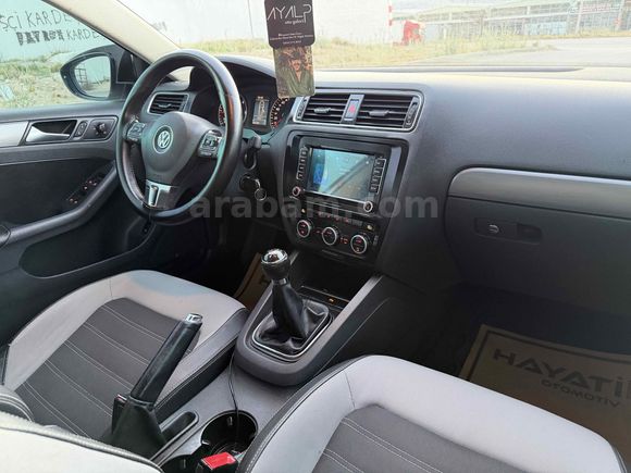 Volkswagen Jetta 1.6 TDi Highline 2012  Hatasız
