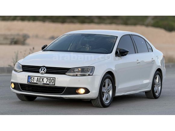 Volkswagen Jetta 1.6 TDi Highline 2012  Hatasız