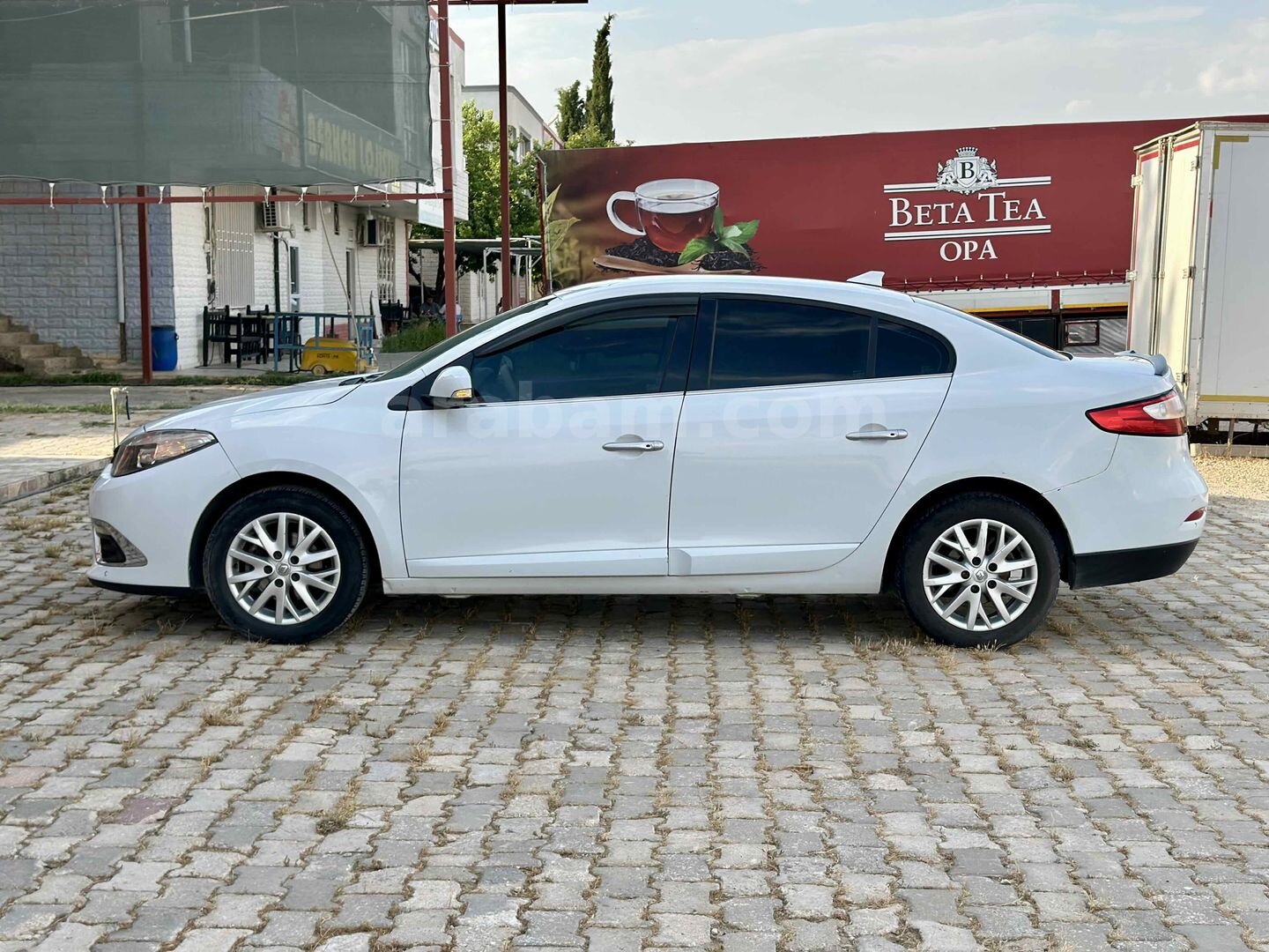 Galeriden Renault Fluence 1.5 dCi Icon 2013 Model Mardin 325.000 km Beyaz 5