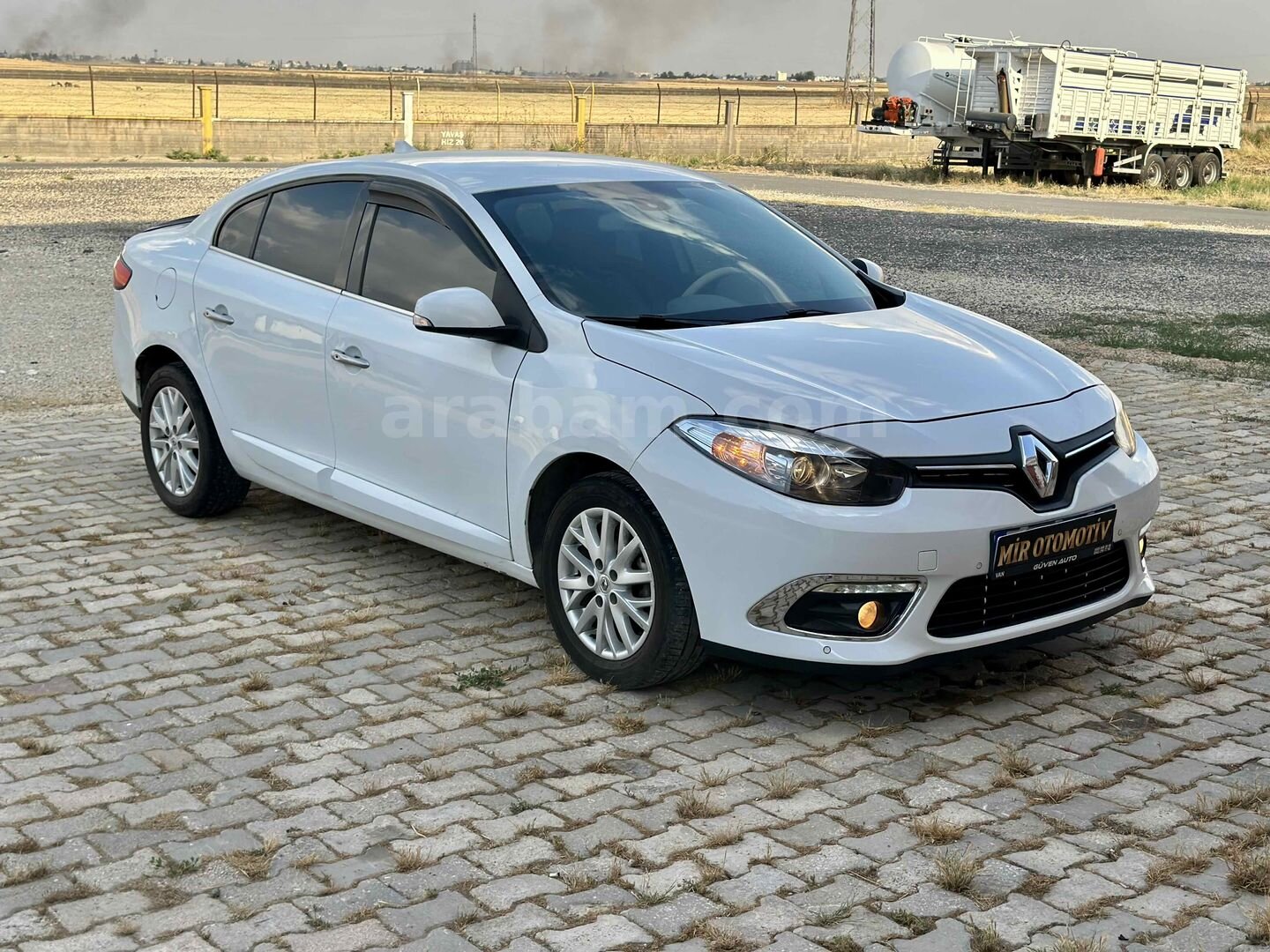 Galeriden Renault Fluence 1.5 dCi Icon 2013 Model Mardin 325.000 km Beyaz 1