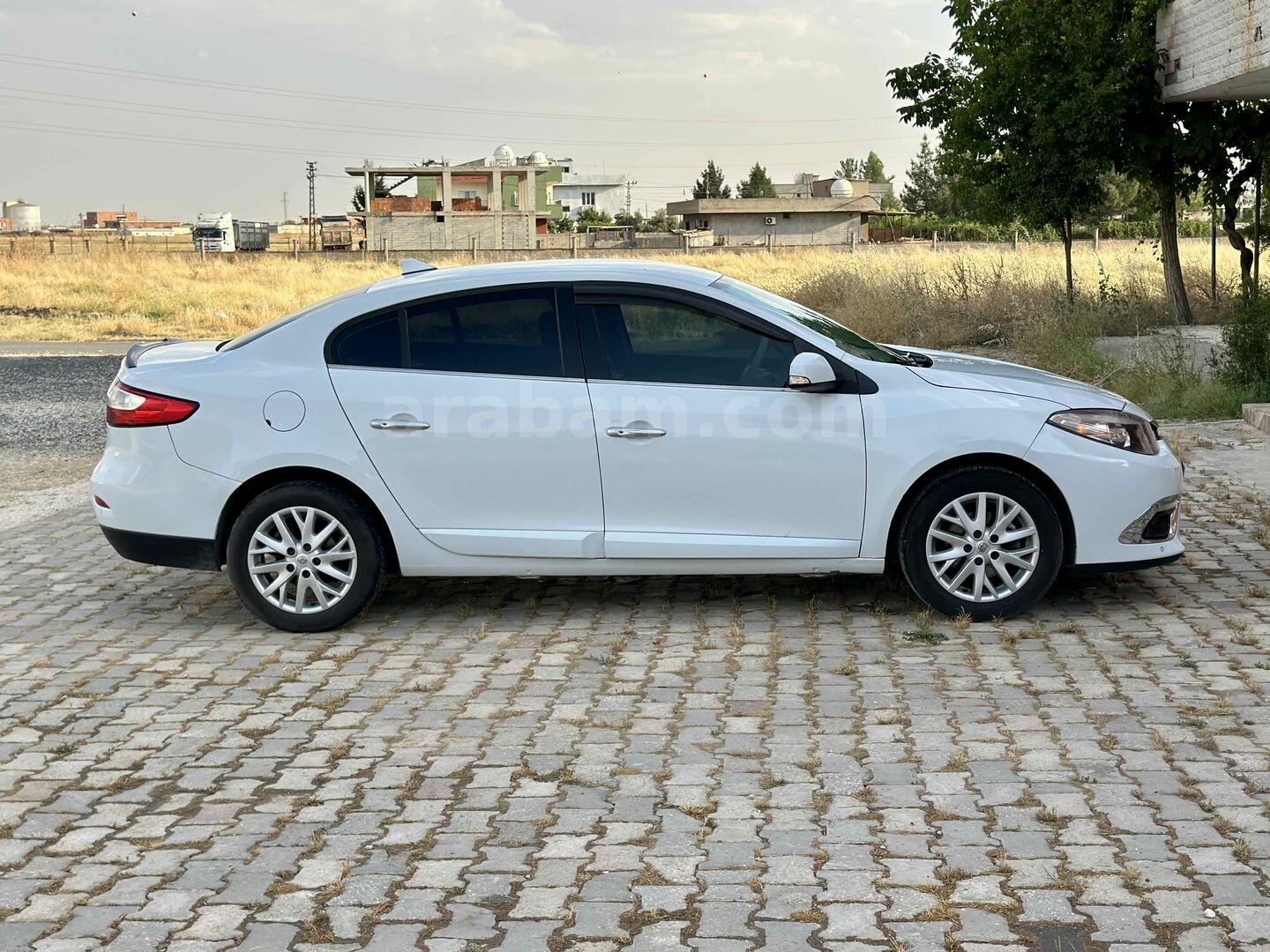 Galeriden Renault Fluence 1.5 dCi Icon 2013 Model Mardin 325.000 km Beyaz 4