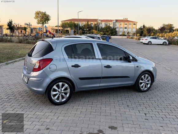TEMİZ AİLE ARACI 2008 OPEL CORSA