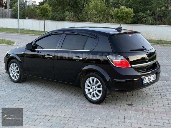 TEMİZ AİLE ARACI 2011 MODEL OPEL ASTRA