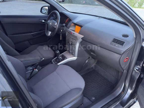 TEMİZ AİLE ARACI 2011 MODEL OPEL ASTRA