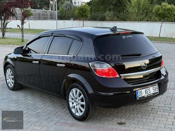 TEMİZ AİLE ARACI 2011 MODEL OPEL ASTRA